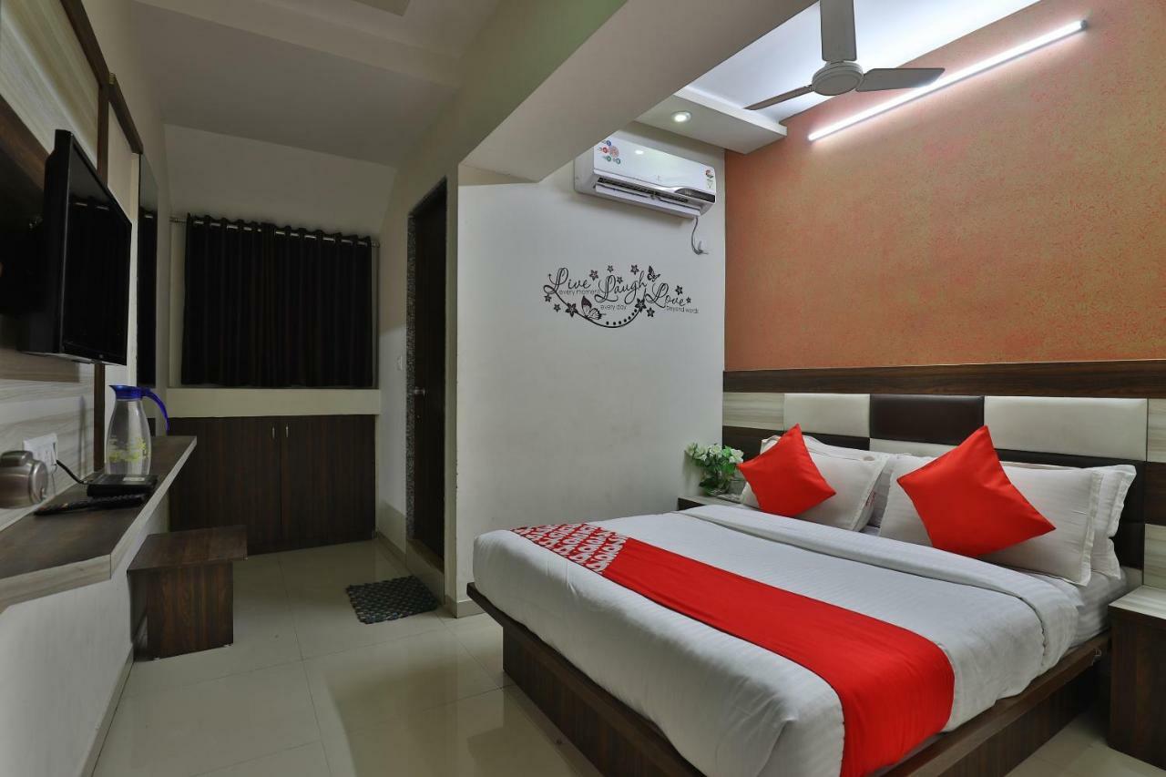 Hotel Sunstay Ахмедабад Екстер'єр фото